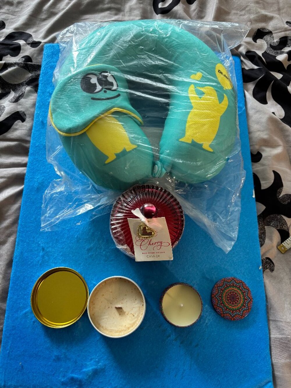 3 Scented Candles + Travel pillow/Mask